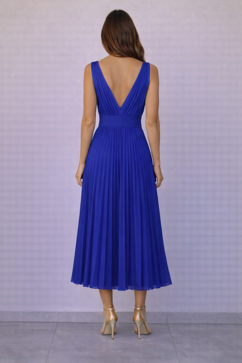 Abito lungo plissettato con scollo a V