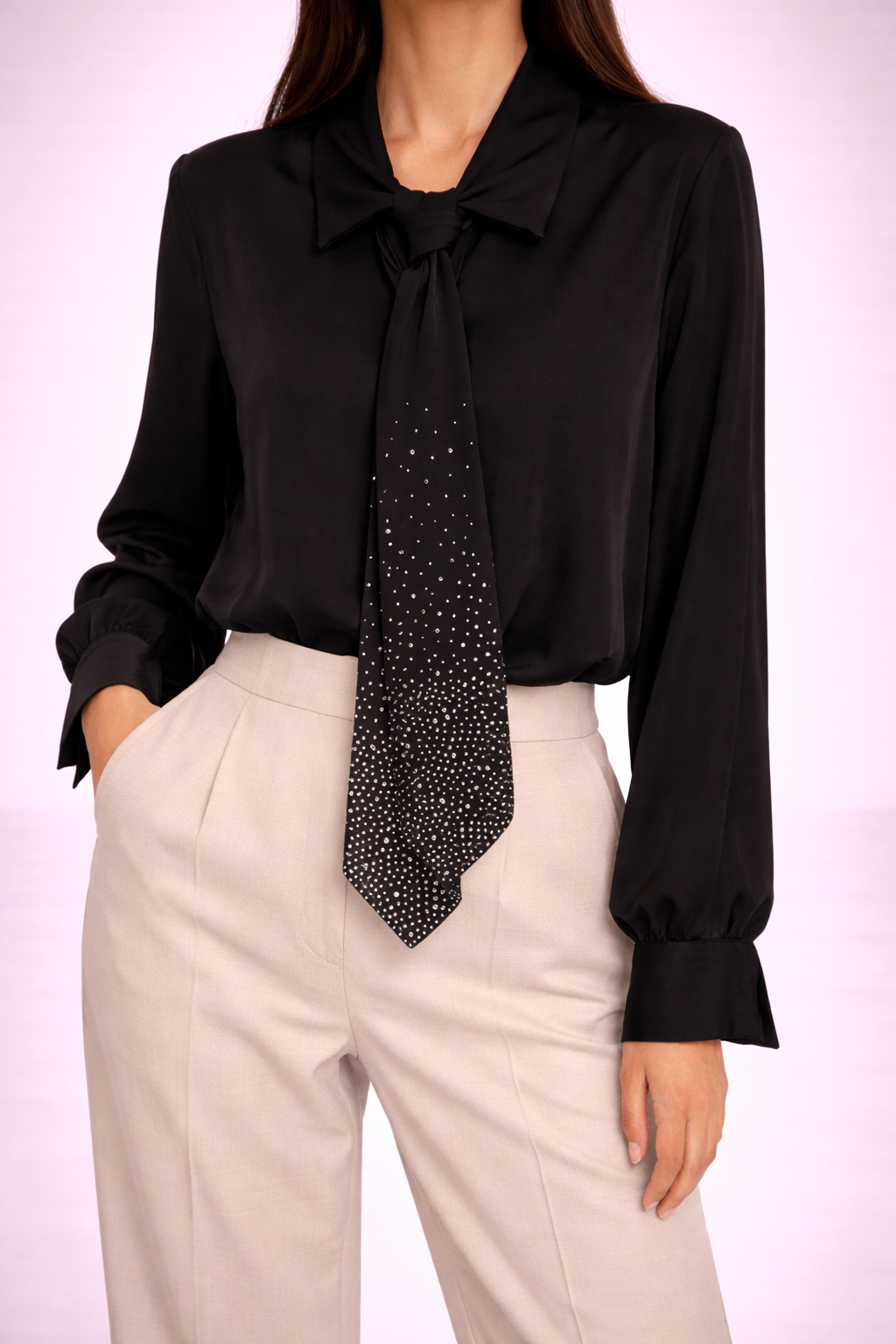 Blusa donna con fiocco e applicazioni luminose