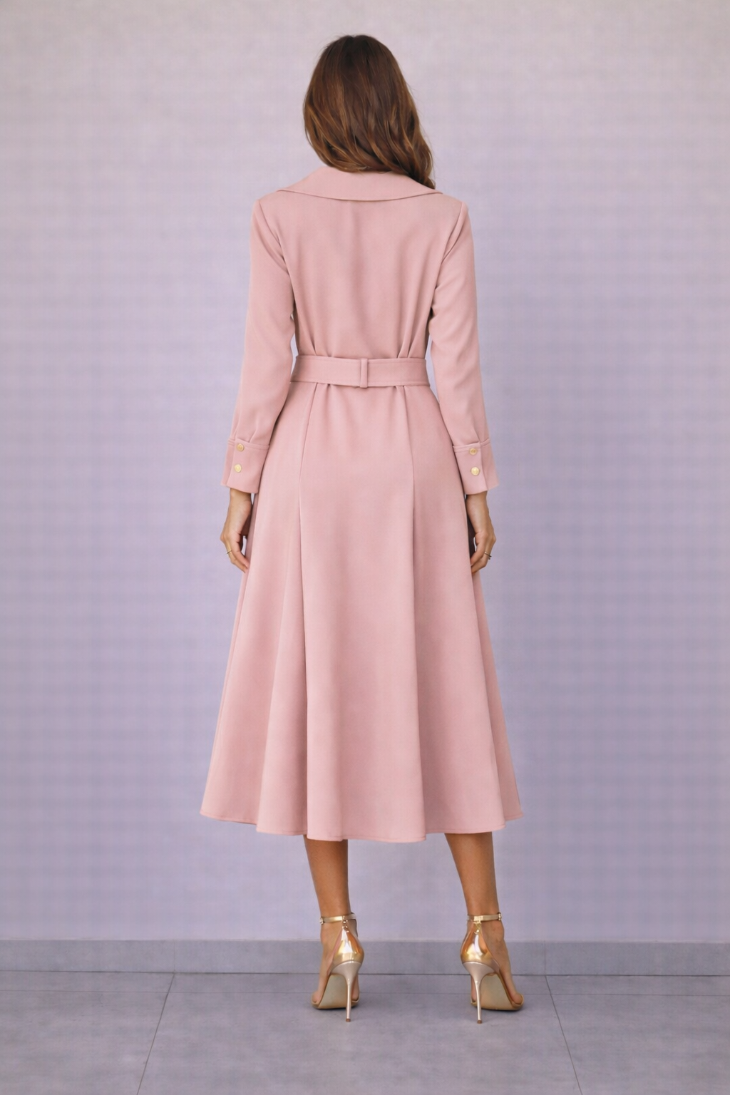 Abito mid con bottoni gioiello e cintura in vita