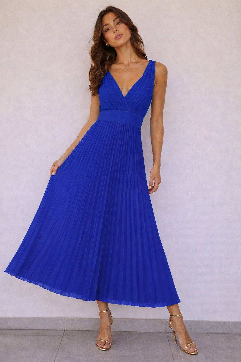 Abito lungo plissettato con scollo a V