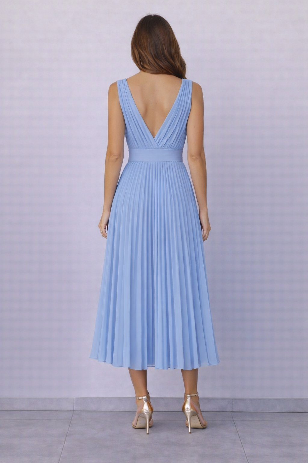 Abito lungo plissettato con scollo a V