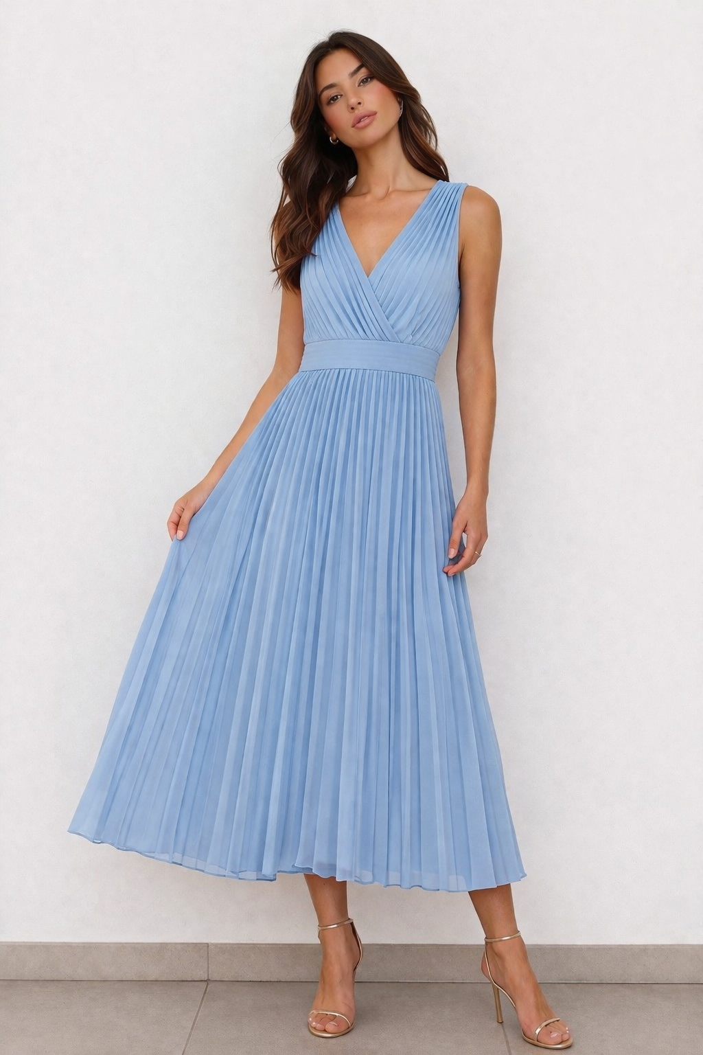 Abito lungo plissettato con scollo a V