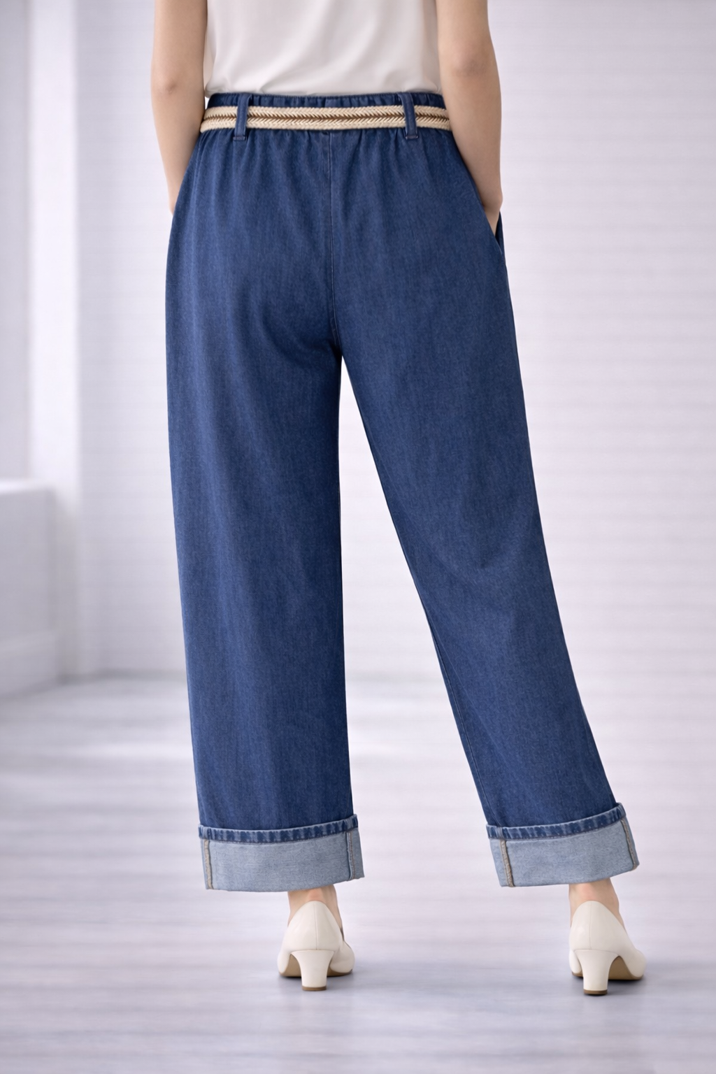 Jeans Donna Wide Leg in Denim Morbido con Vita Elasticizzata e Cintura Intrecciata