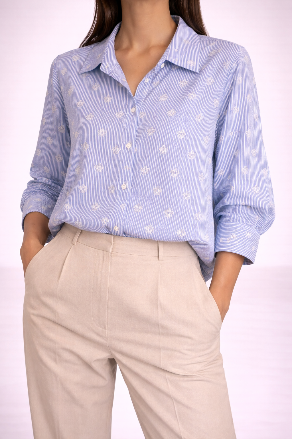 Camicia donna a righe con ricamo floreale e strass