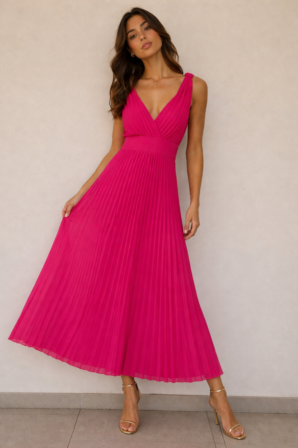 Abito lungo plissettato con scollo a V