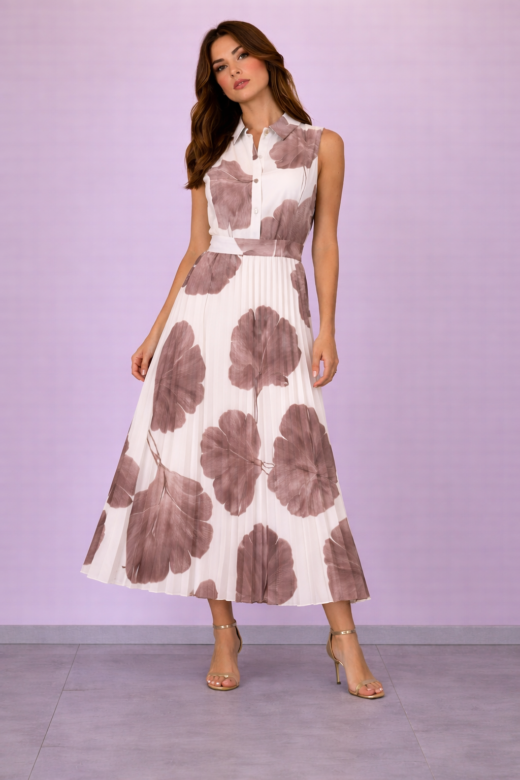 Abito midi plissettato bianco con stampa floreale rossa e collo alto