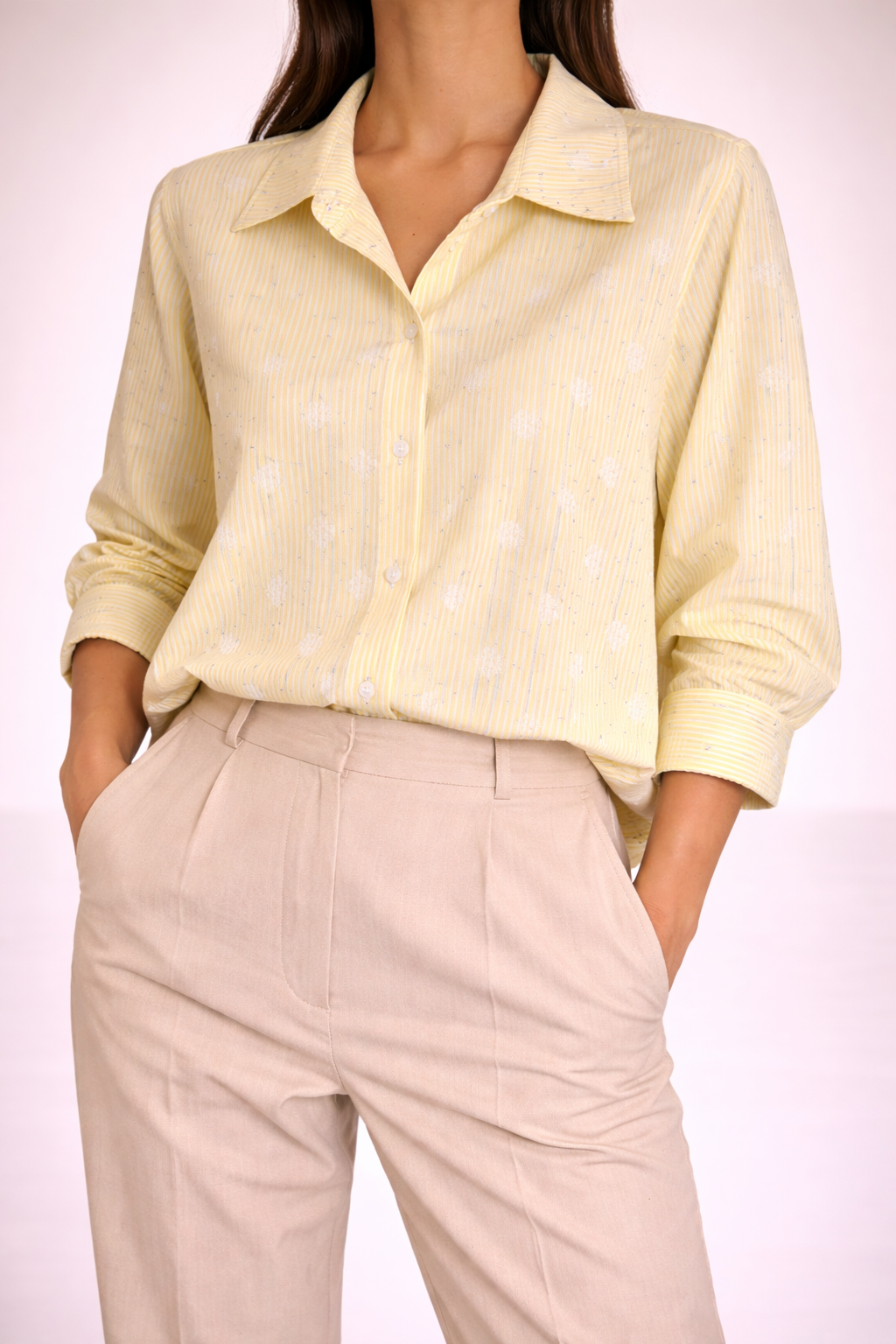 Camicia donna a righe con ricamo floreale e strass