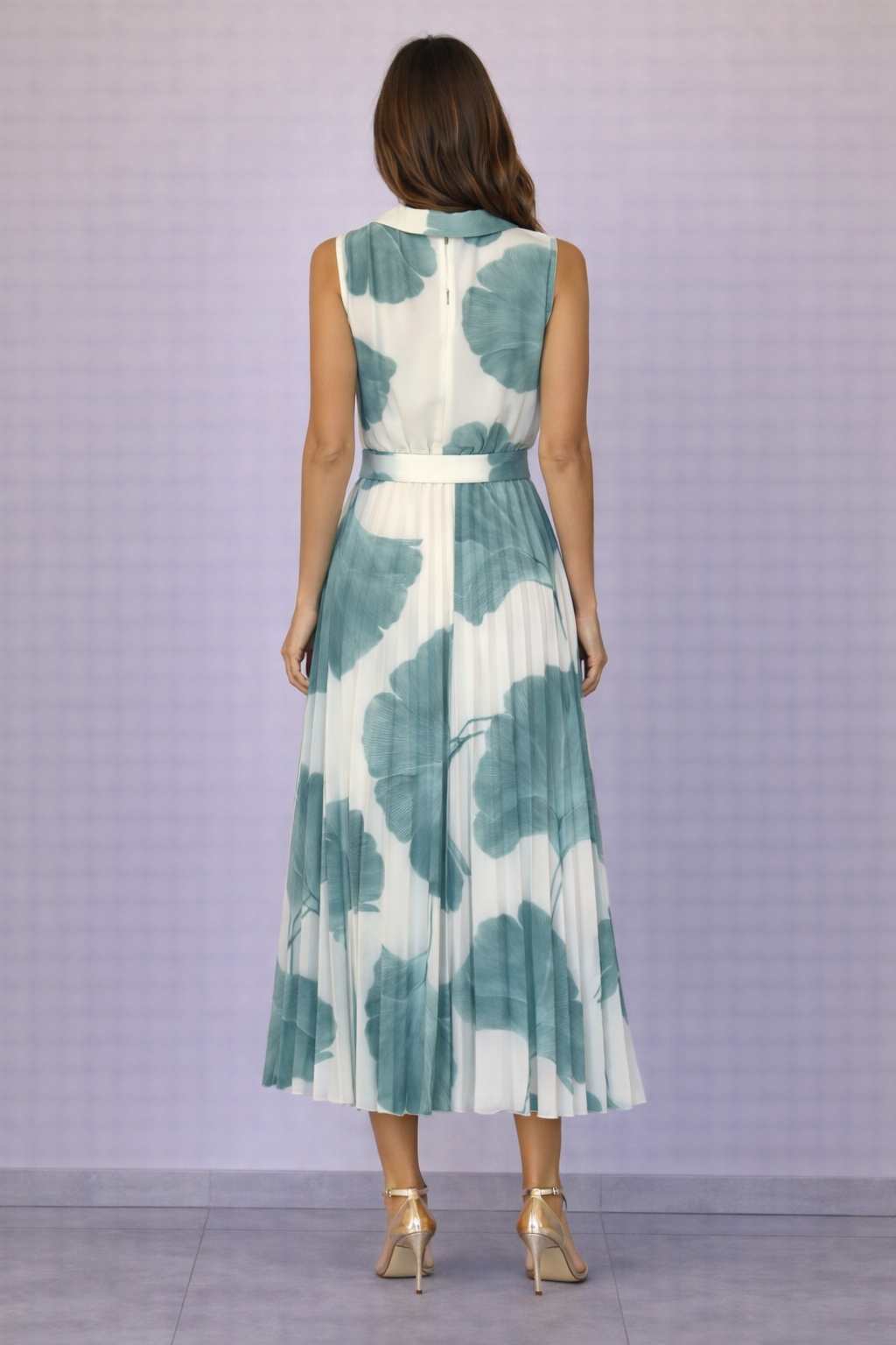 Abito midi plissettato bianco con stampa floreale rossa e collo alto