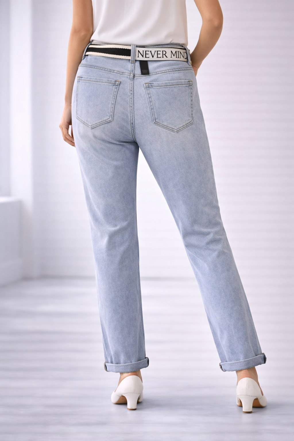 Jeans Donna Straight Fit Lavaggio Chiaro con Cintura Tessuto con Scritta