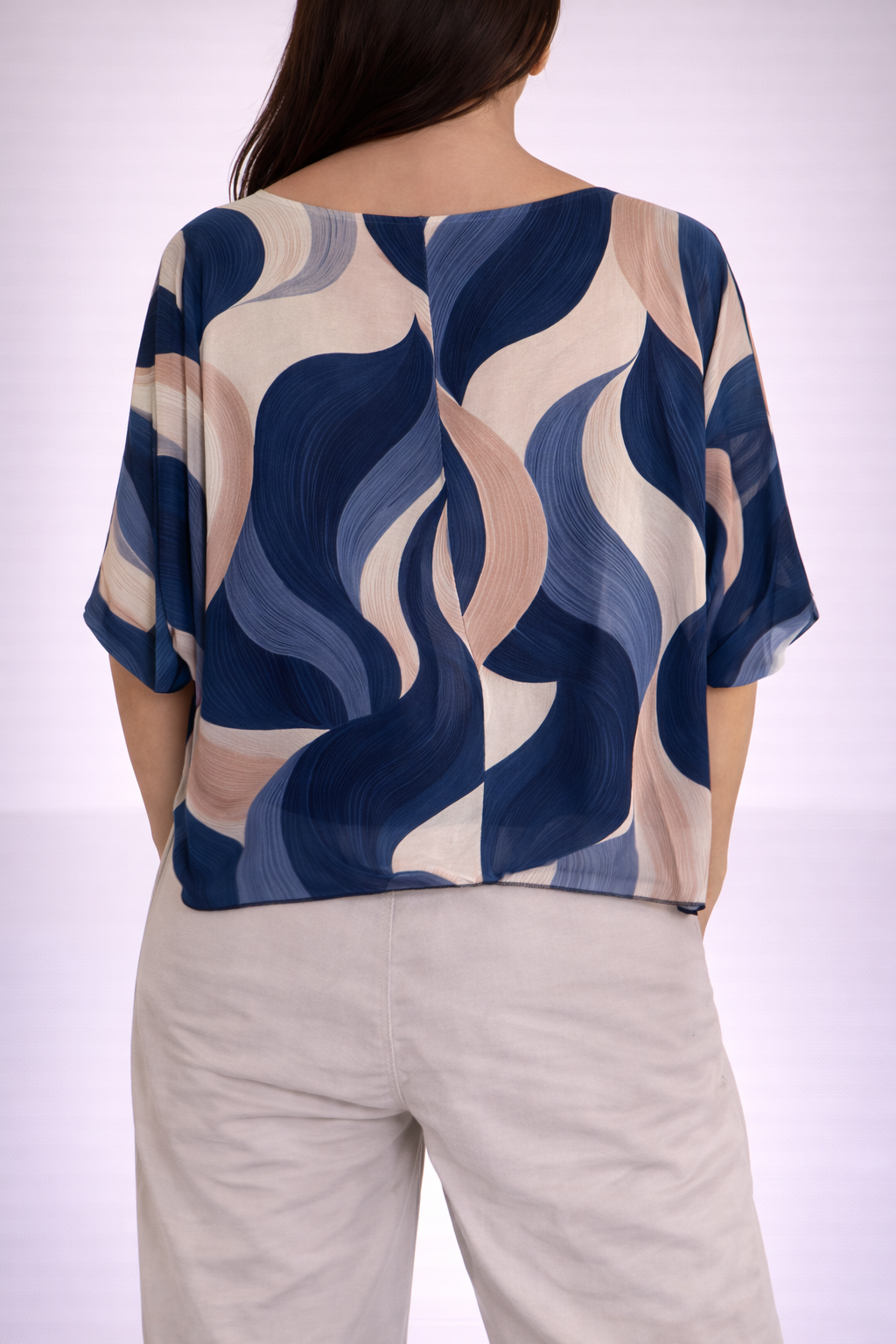 Blusa con stampa astratta e nodo frontale